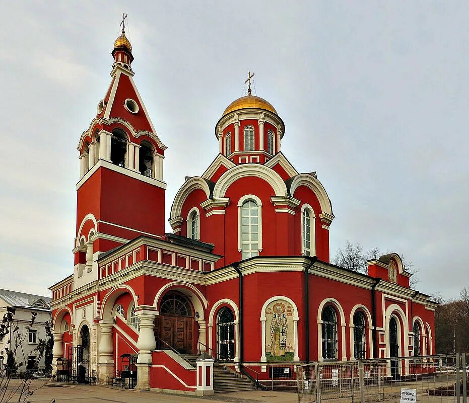 Храм между. Храм благовещения пресвятой богородицы москва. храма благовещения пресвятой богородицы в петровском парк. церковь благовещения в петровском парке в москве. храм ваговещение в петровском парке.
