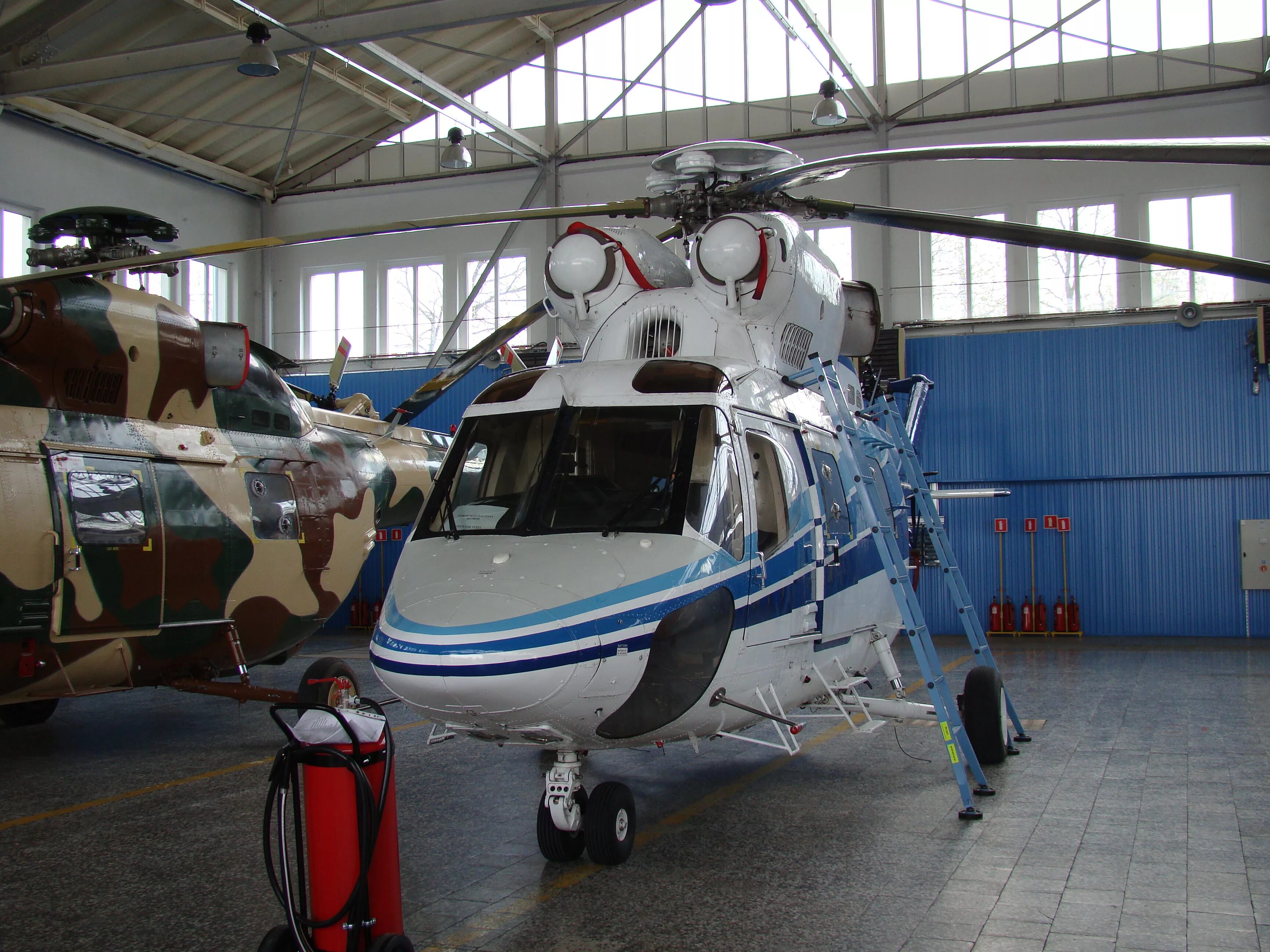 Вертолет pzl w3 sokol. Pzl w-3 sokol кабина. Вертолет pzl w-3 sokół. Польский вертолет pzl w-3 sokol. Pzl w-3 sokół кабина.