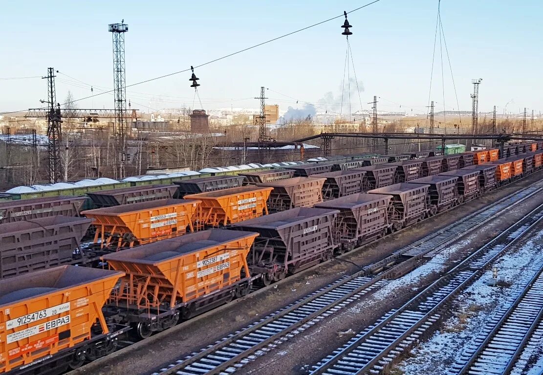 Евраз тендерная площадка. Тепловоз нтмк нижнего тагила. тэм 14 евраз нтмк. вагоны евраз. грузовые вагоны евраз.