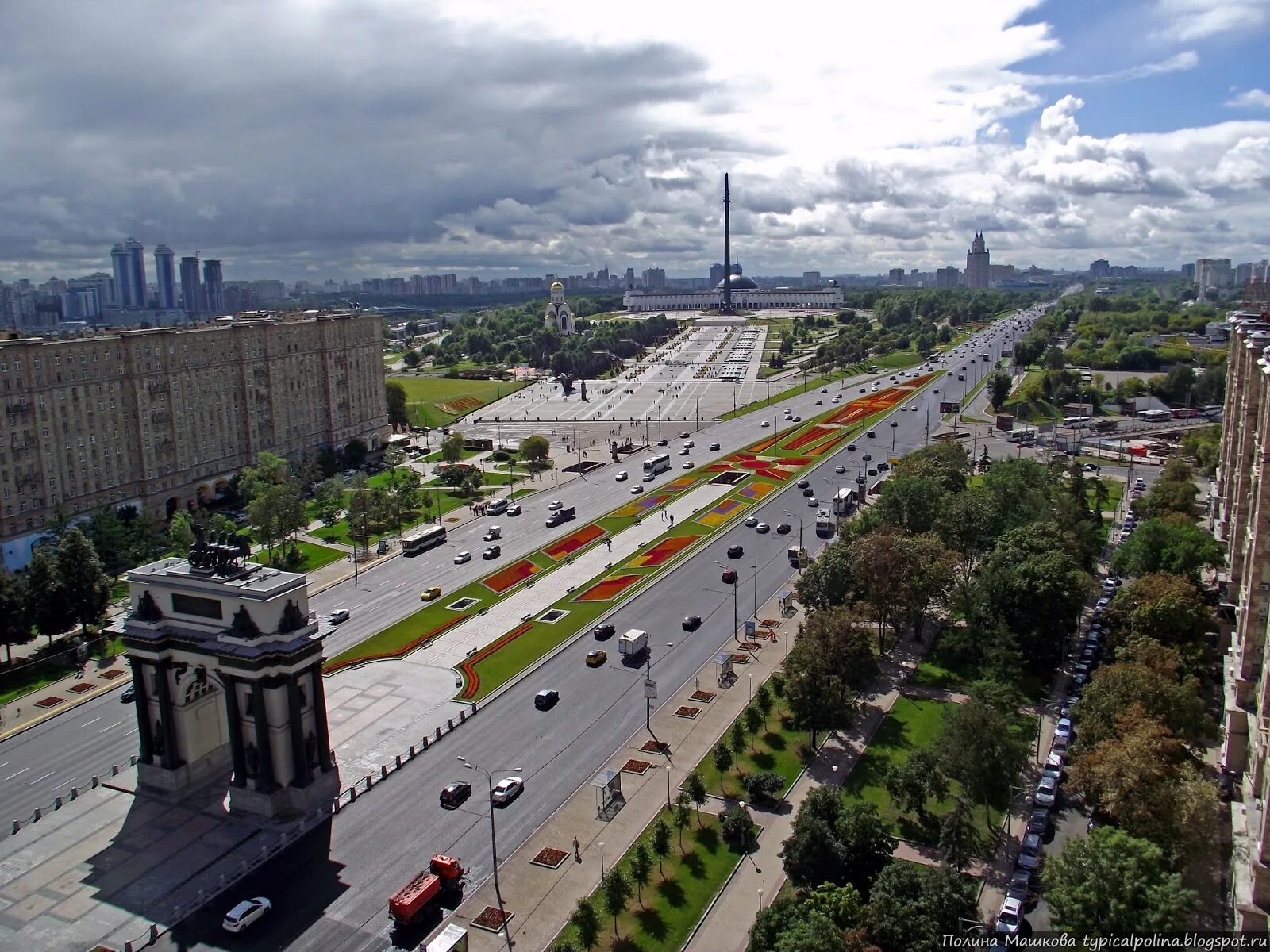 Москва метро на поклонной горе. Кутузовский проспект Поклонная гора. Кутузовский проспект арка Поклонная гора. Парк Победы, Москва, Кутузовский проспект. Площадь Победы Москва.