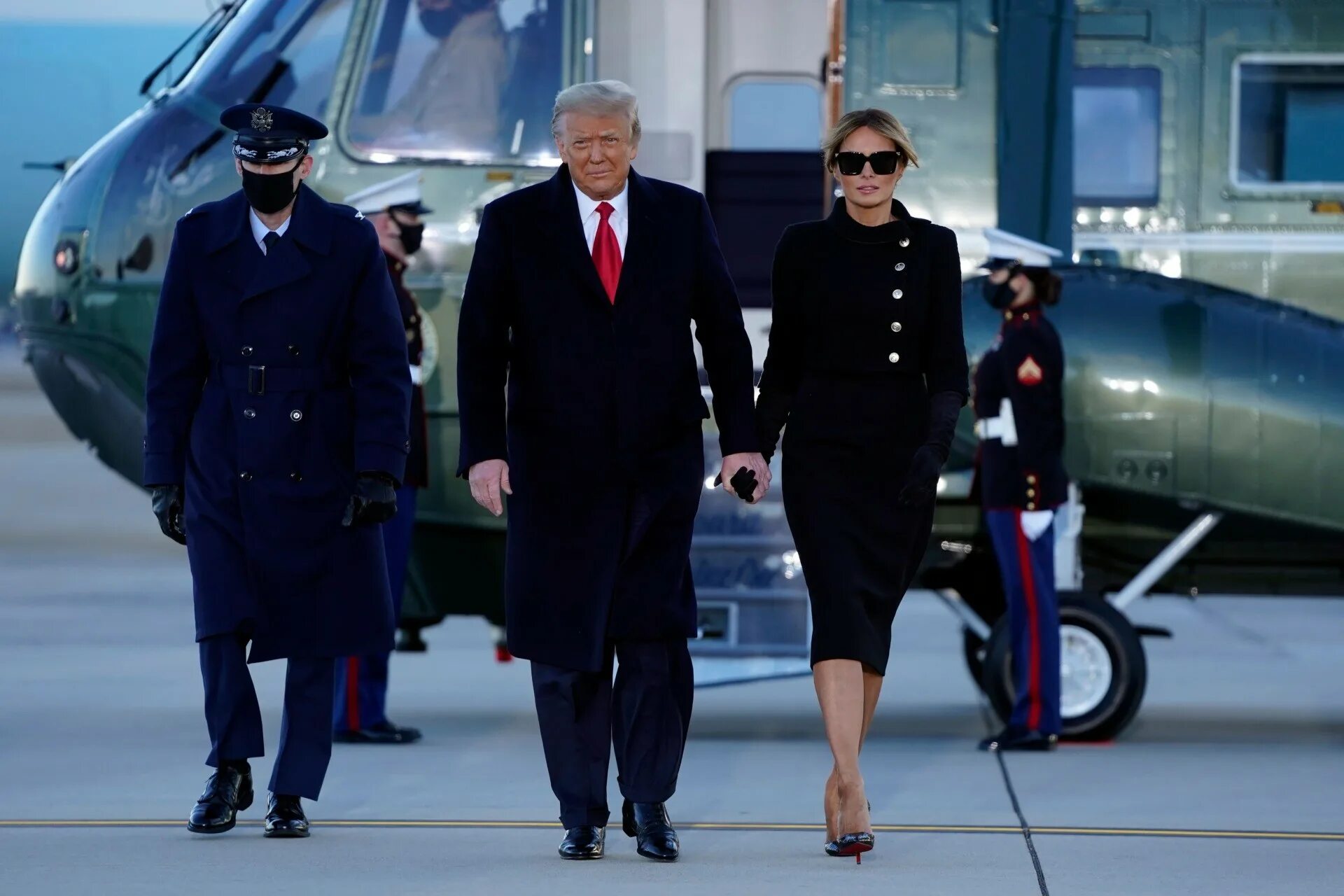 Трамп последнее фото. Наряды мелании трамп 2025.