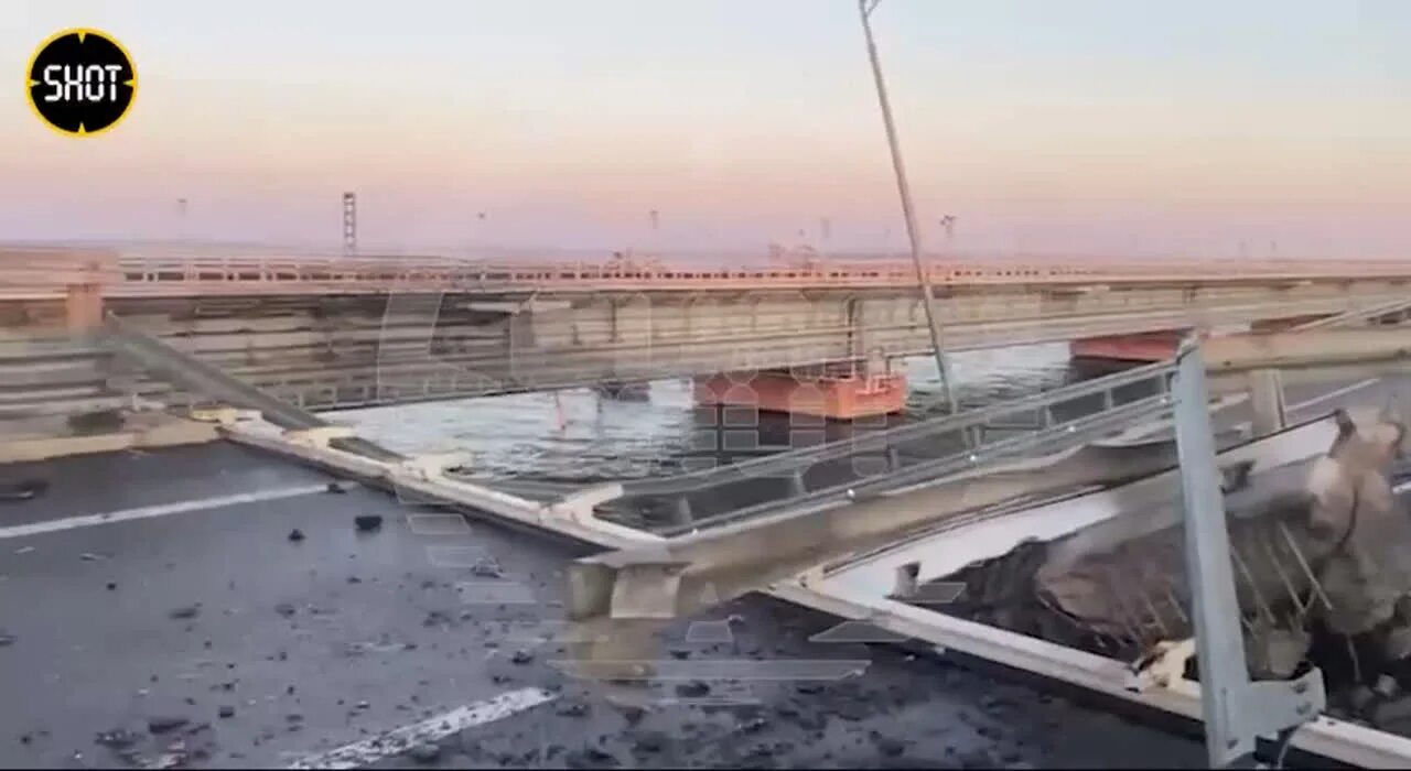 Атака на крымском мосту сегодня. Чп на крымском мосту 17 июля 2025. чп крымский мост чрезвычайное происшествие. чп 145-ой опоры крымского моста. крымский мост 2025.