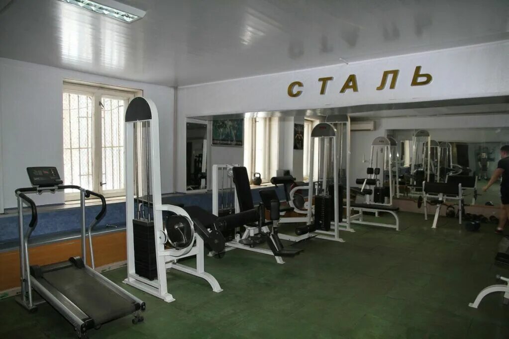 Спорткомплекс сталь орел тренеры. Манеж кольцово новосибирск. Сталь орел спортивный комплекс. Спорткомплекс сталь. Спорткомплекс сталь.