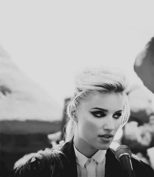 Дианна агрон just another girl. The killers just another girl. Дианна агрон just another girl. Дианна агрон the killers. Дианна агрон just another girl.