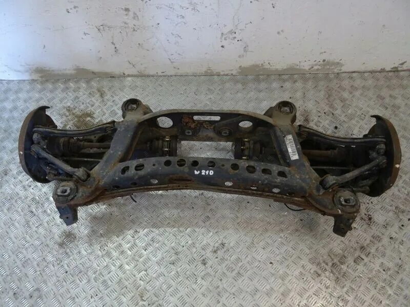 Задняя подвеска мерседес w140. Задняя балка мерседес. Подвеска мерседес 124. Задняя балка мерседес. Передняя подвеска на mercedes 221 кузов задний привод.