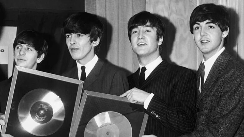 5 битл. Битлз дискография. the beatles 1968. битлз встреча 1 сентября 1967 года у пола маккартни. басовый ремень пола маккартни битлз.