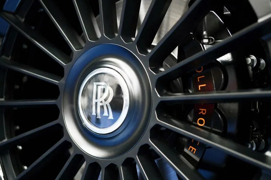 Li 9 колеса роллс ройс. Колёсные диски. Диски rolls royce r17. Rolls royce phantom обои. Колеса на роллс ройс.