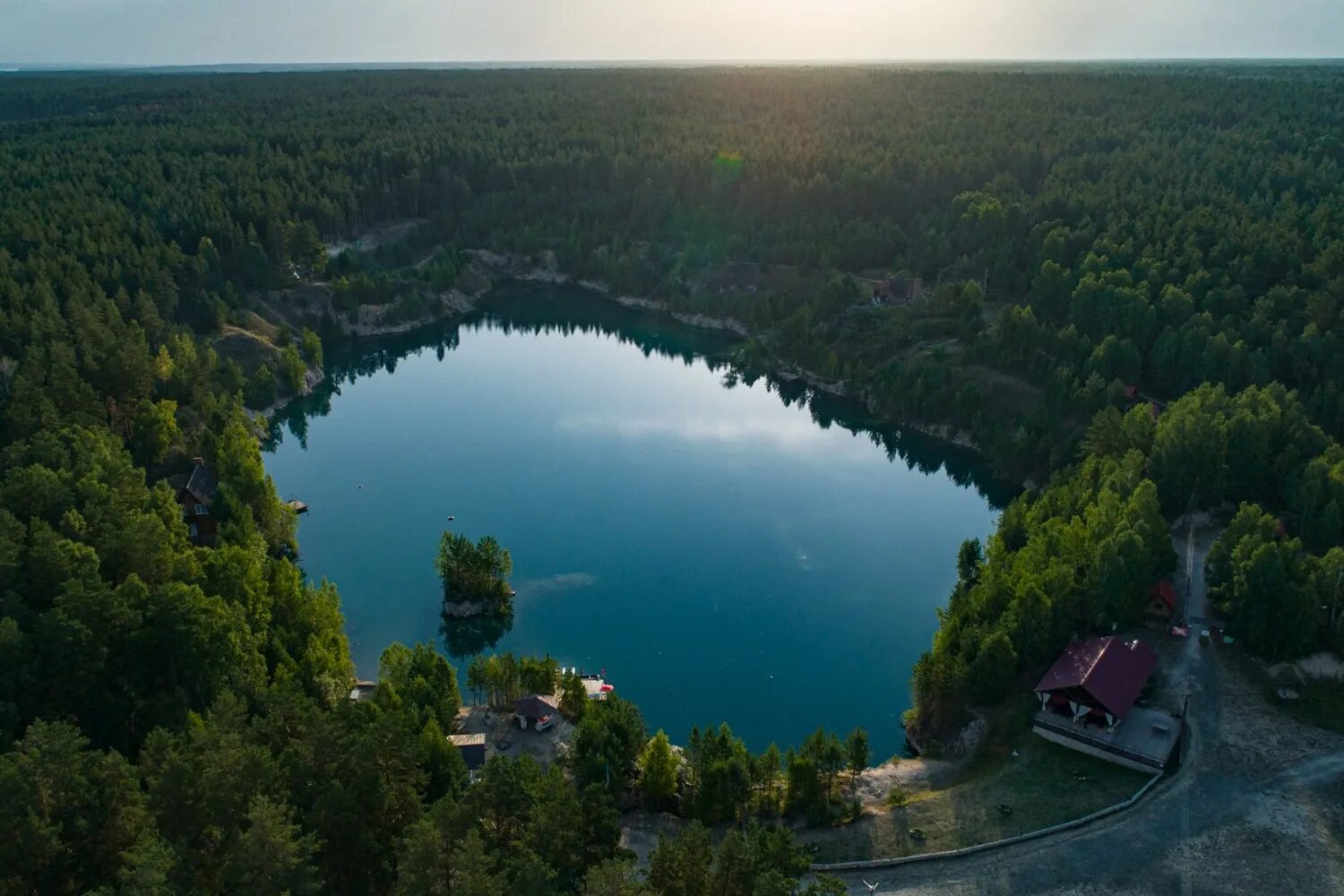 Караканский бор новосибирск. Караканский бор новосибирская область отдых. Караканский бор мраморное озеро. Абрашино мраморное озеро. Оазис новосибирск абрашино.