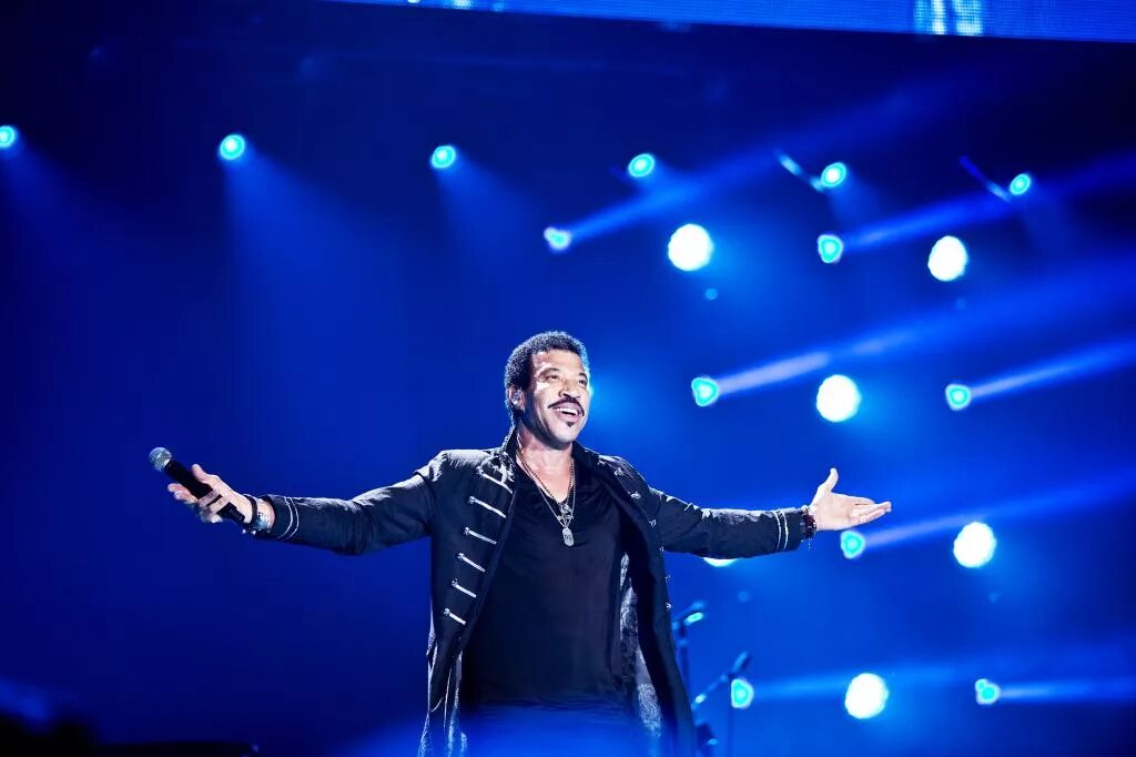 Слушать песни ричи. Лионель ричи. лайонел ричи фото. ричи сантьяго. lionel richie wallpaper.