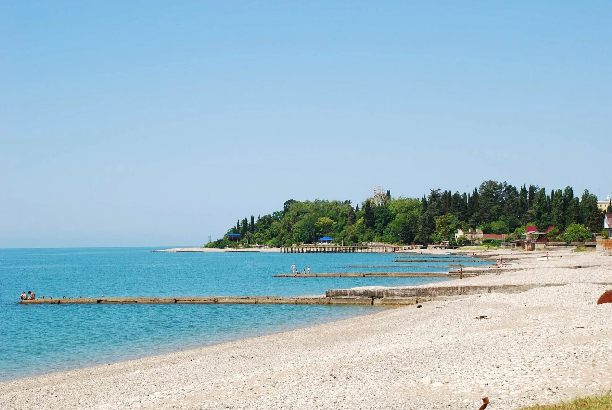 сухум пицунда гудаута. город гудаута абхазия. абхазия гудаута пляж набережная. гудаута абхазия пляж. гудаута пляж.