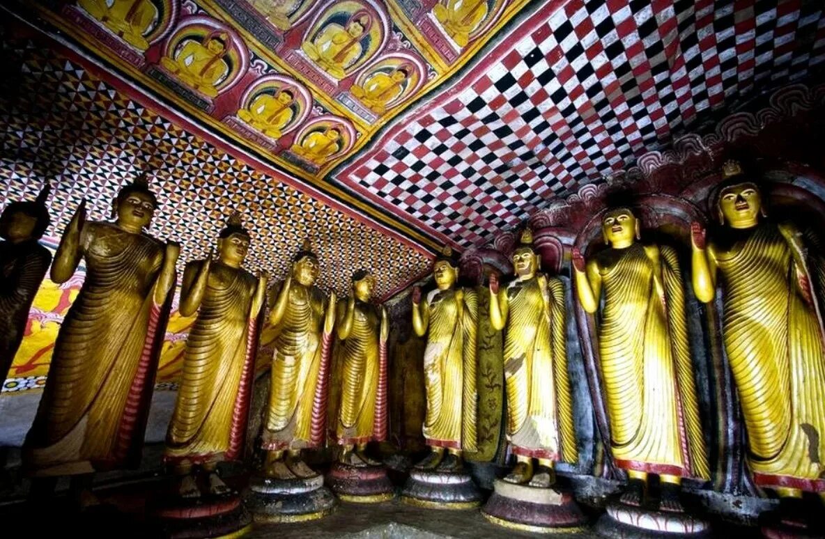 Дамбула. Золотой храм Дамбулла в Шри-Ланке. Дамбулла храм золотого Будды. Пещерный храм Дамбулла. Пещерный храм Дамбулла Шри-Ланка.