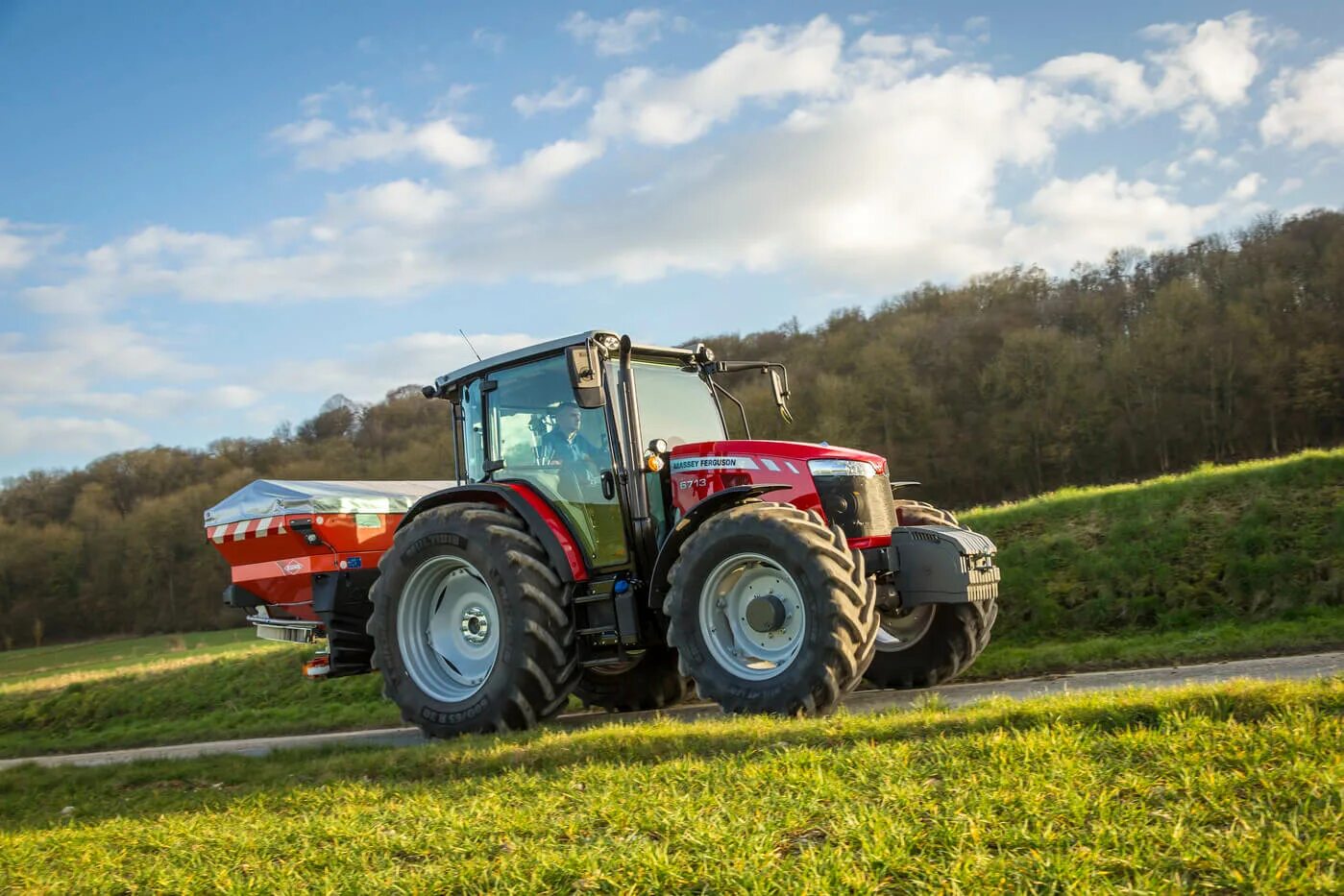 Ferguson трактор 6713. Massey ferguson mf 6713. Mf6713 трактор. Погрузчик на трактор массей фергюсон 6713. Массей фергюсон 6713.