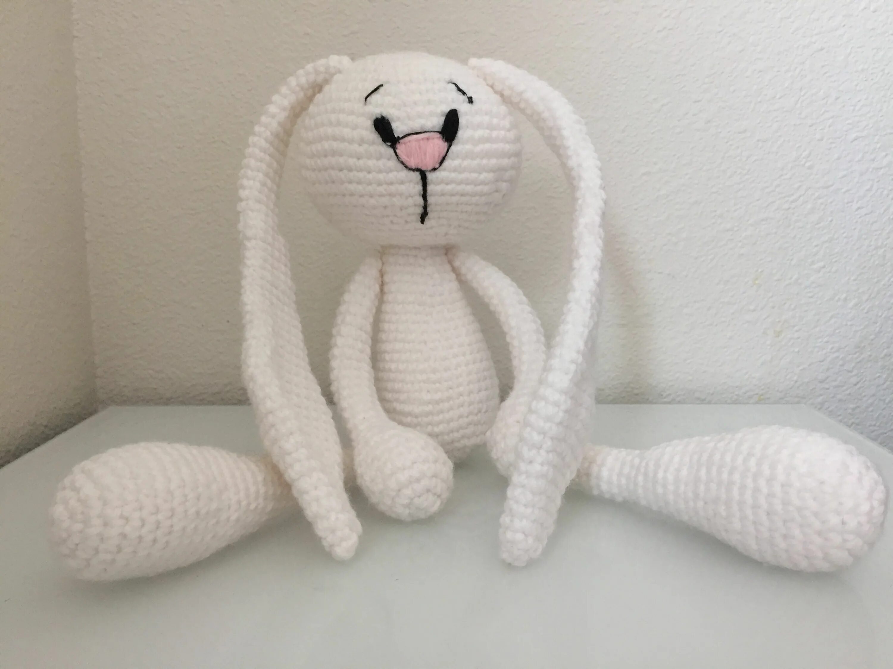 Длинная вязаная игрушка. Длинная вязаная игрушка. Ярнарт дольче игрушки. Игрушки амигуруми. Зайка амигурушка.