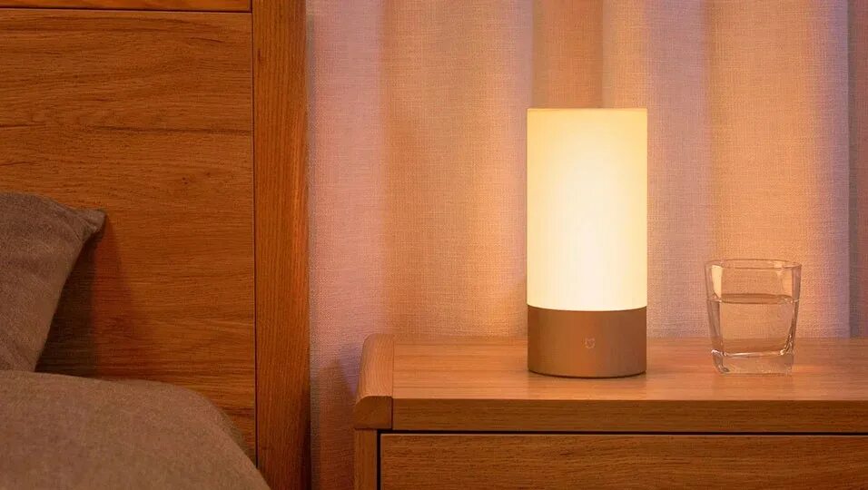 The light is the table. Лампа xiaomi mijia bedside. ночник xiaomi yeelight. ночник xiaomi mi bedside lamp eu gold (mjctd01yl). xiaomi mi bedside lamp 2.