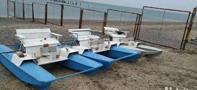 Два катамаран. Водный велосипед янтарь 2. катамаран янтарь. катамаран янтарь 4.