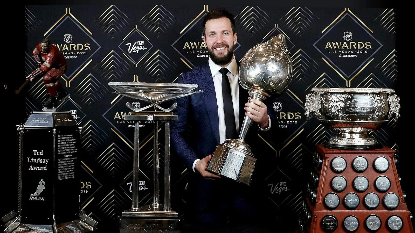 Хоккейные награды. Шестеркин везина. Nhl awards 2024. Индивидуальные награды нхл. Остон мэтьюз с эворд фото.