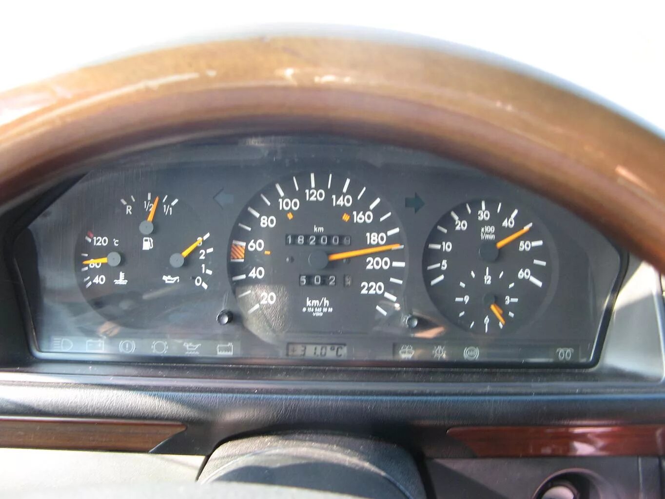 Скорость 124. Спидометр мерседес 124. Максимальная скорость mercedes benz w124 e700. Мерседес 124 скорость. Спидометр мерседес 124.