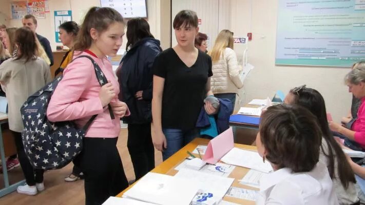 Центр занятости детей. Центр занятости несовершеннолетних. подростковая занятость центр занятости. дети в центре занятости. подростки в центре занятости.