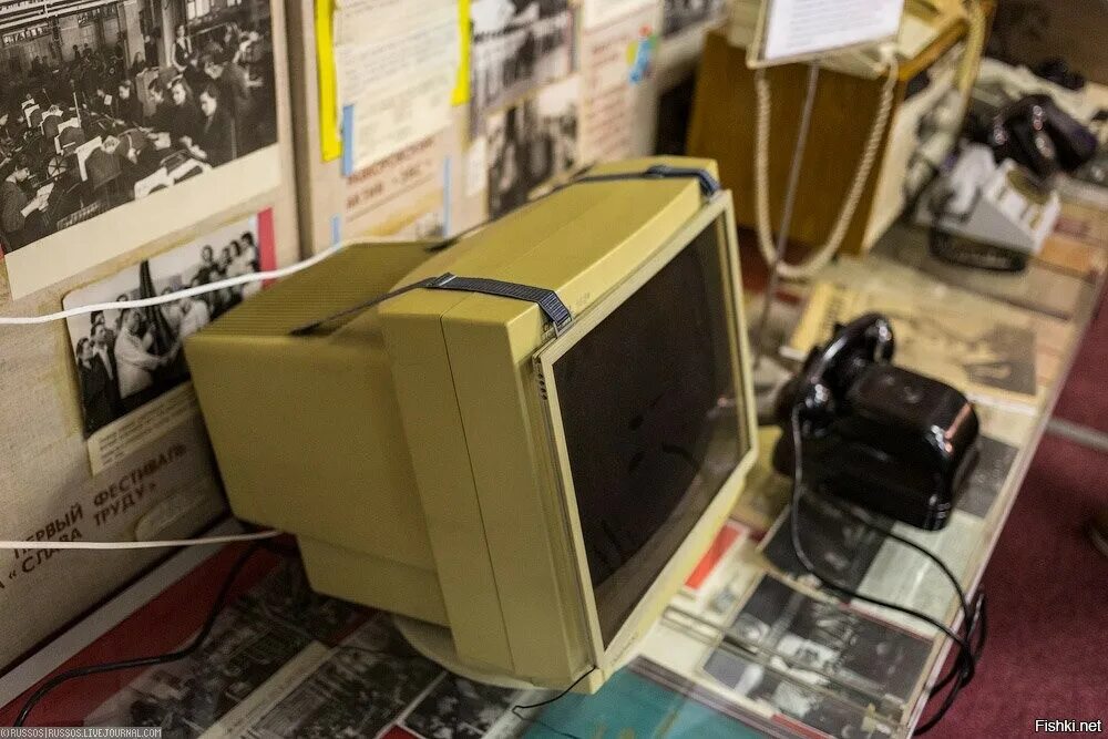 Защита монитора компьютера. Старый монитор с защитным экраном. защитный экран для монитора. защитный экран для элт монитора. защитный экран монитора 90е.