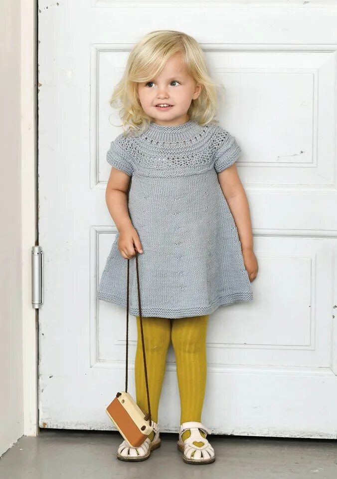 5 года. Стильное вязание для детей. Вяжем девочке 2 лет. Вязханное платье для девочки. Вяжем девочке 2 лет.