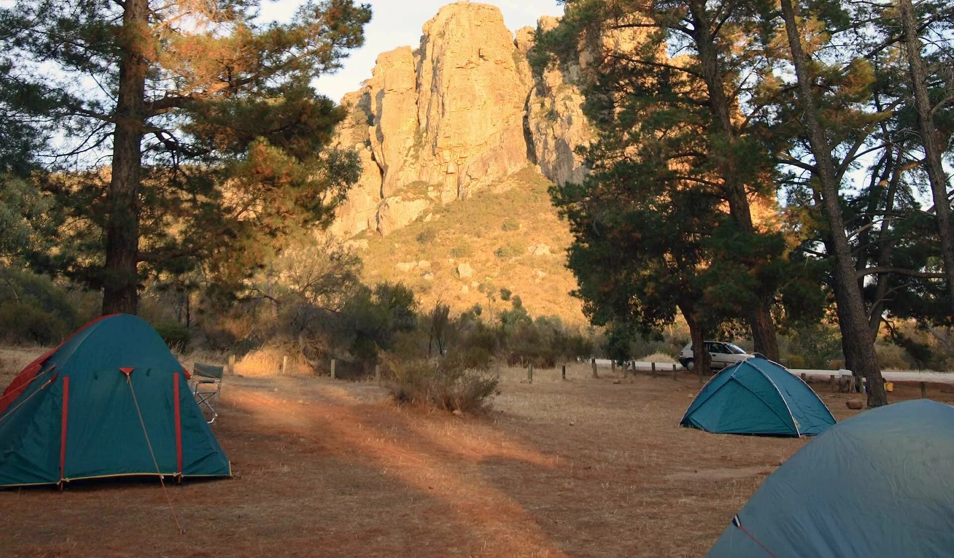 Прадо природа горы кемпинг. Кэмпы Трейл Судак. Safety Camp Mountain. Pick Mountain Camping.