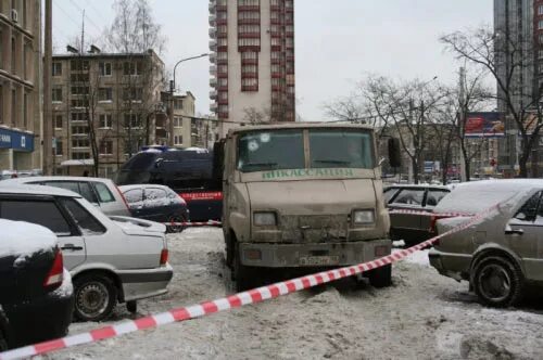 Ограбление инкассаторов. Ограбление инкассаторов на Ленинском проспекте. Нападение на инкассаторов СПБ 2010. 28 декабря 2014