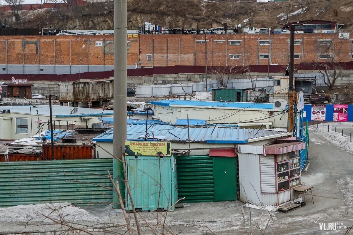 Рынки города владивосток. Район Баляева Владивосток. Церковь Владивосток район Баляева. Владивосток Баляевский рынок. Баляева 48 Владивосток.