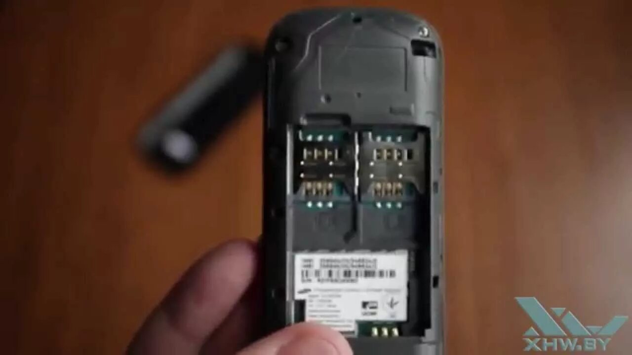 Как вставить карту в maxvi. Samsung gt-e1202i. телефон нокия как вставить симку. как вставить симку в кнопочный телефон. как вставить симку в кнопочный телефон нокиа.