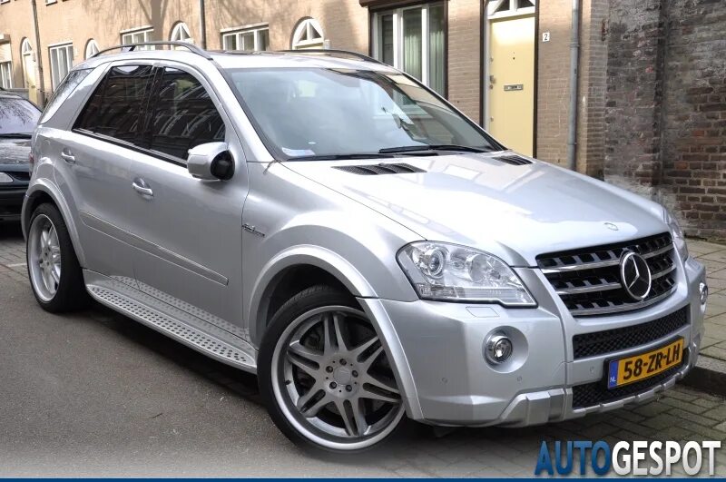 Мл 164 кузов. Mercedes benz ml w164 amg белый. mercedes benz ml 63 amg w164. mercedes ml 164. мерседес мл 164 кузов.