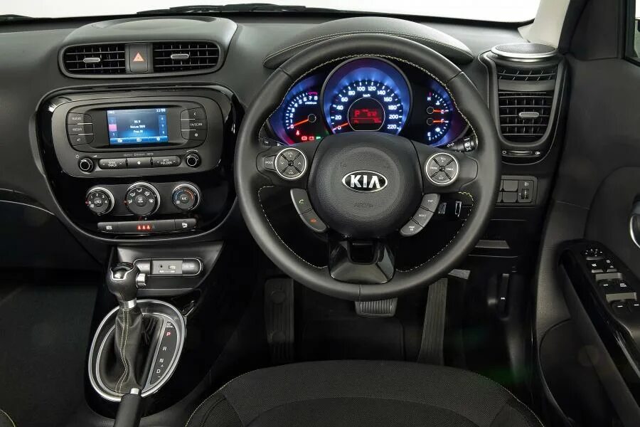 Салон ума. Панель киа соул 2010. kia soul 2 салон. kia soul 2014 салон. киа соул панель 2011 года.