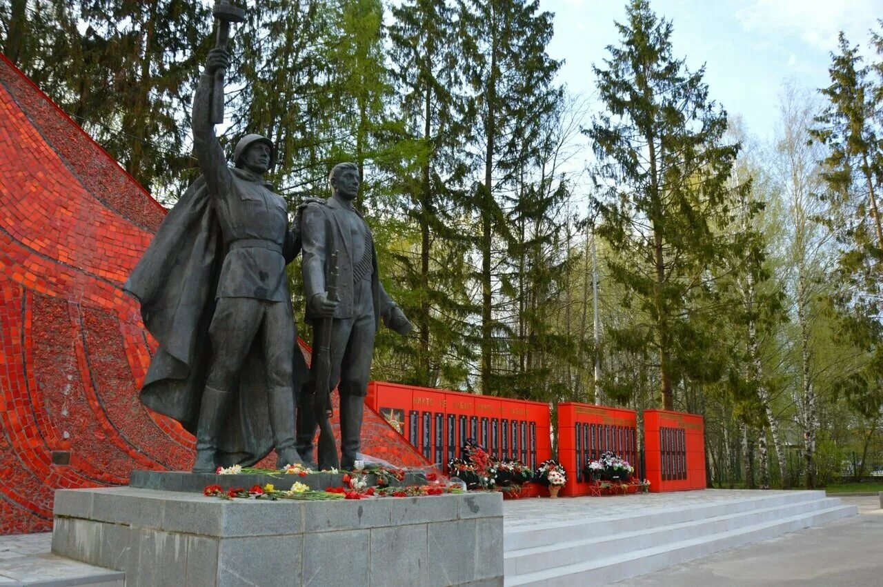 Памятники великой отечественной рядом. Талдом парк Победы. Мемориальный комплекс Талдом ВОВ. Талдом памятник парк Победы. Мемориал парк победа Талдом.