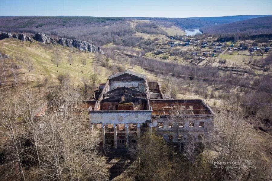 города-призрака верхняя губаха в пермском крае. дворец культуры верхняя губаха. верхняя губаха. верхняя губаха. верхняя губаха.