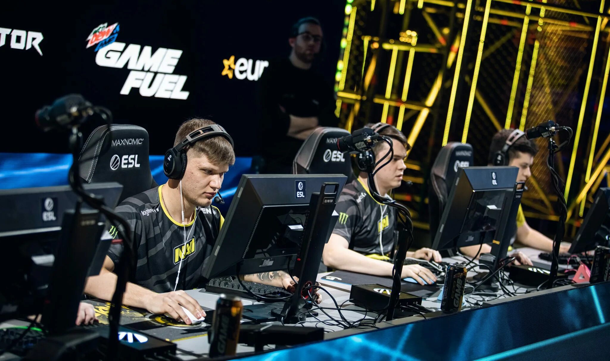 Go information. Navi Grand Final 2021. Игроки нави на турнире. Нави в КС В 2022 на ESL. Киберспортсмены играющие на 16:10.