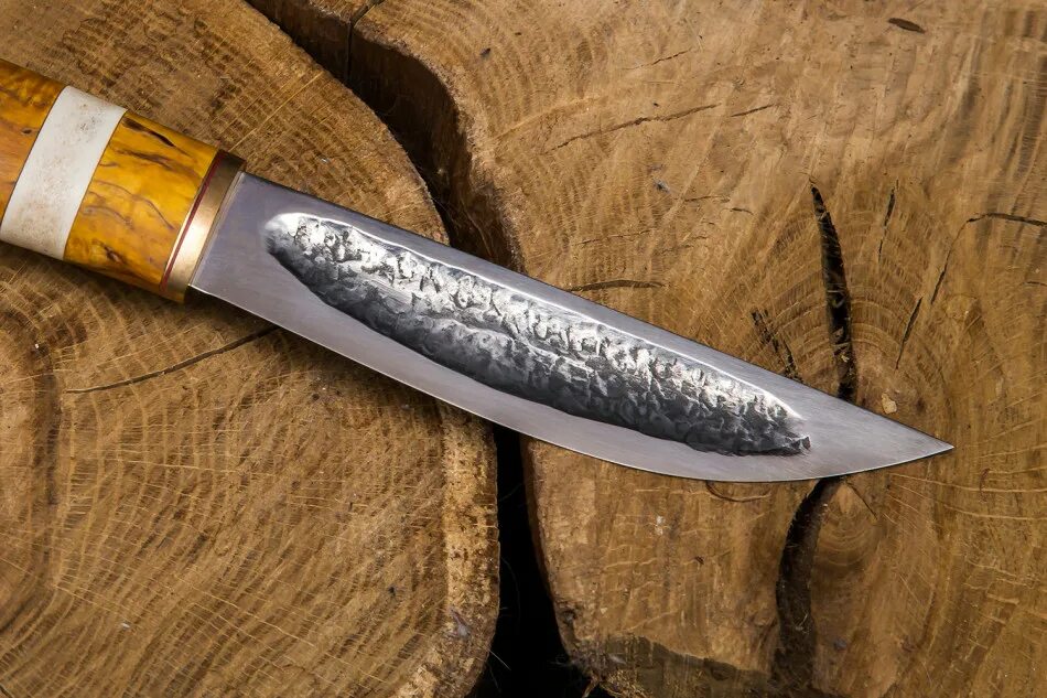 Дол на ноже. Стабилизированная карельская береза. Якутский нож с кровостоком. Нож Якутский 3 х12мф карельская береза.