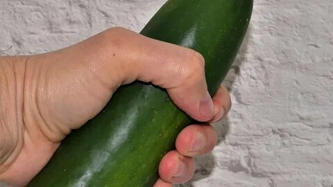 Жена делает массаж простаты