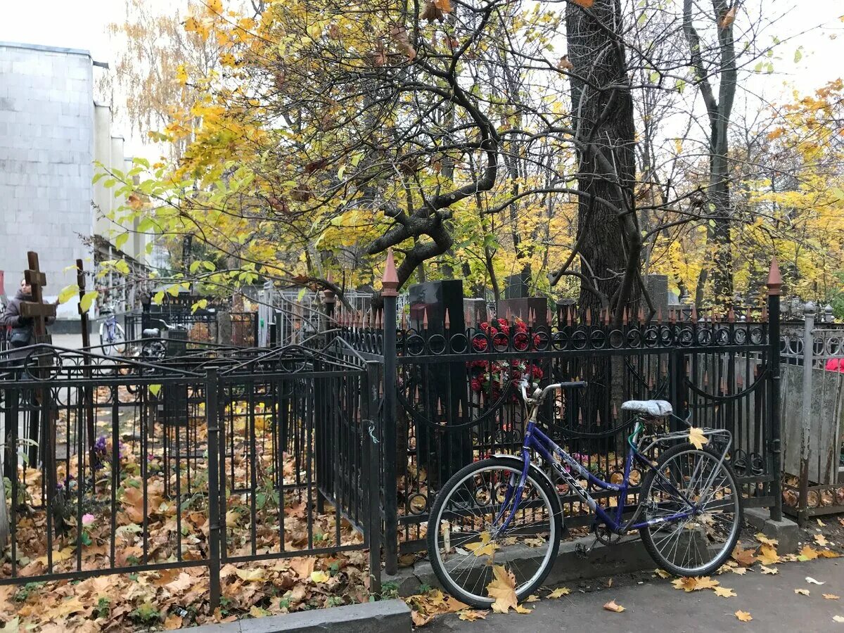 Надгробие Леониду Филатову. Ваганьковское кладбище. Москва. Москва ваганьковское кладбище метро