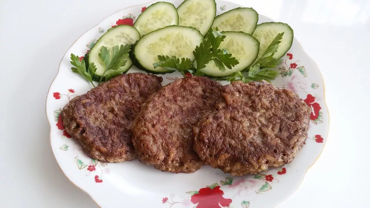 Котлеты из печени куриной на сковороде пышные. Печеночники из куриной печени. Пышные печеночные котлеты. Пышные котлеты из печени. Котлеты из куриной печени.