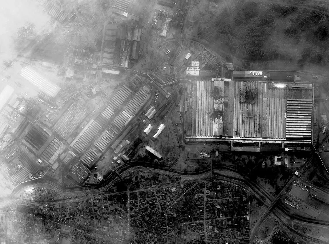 Бомбардировка завода. Бомбардировка сербии 1999. застава завод в сербии. бомбёжка крагуеваца 1999. югославия бомбардировки нато.
