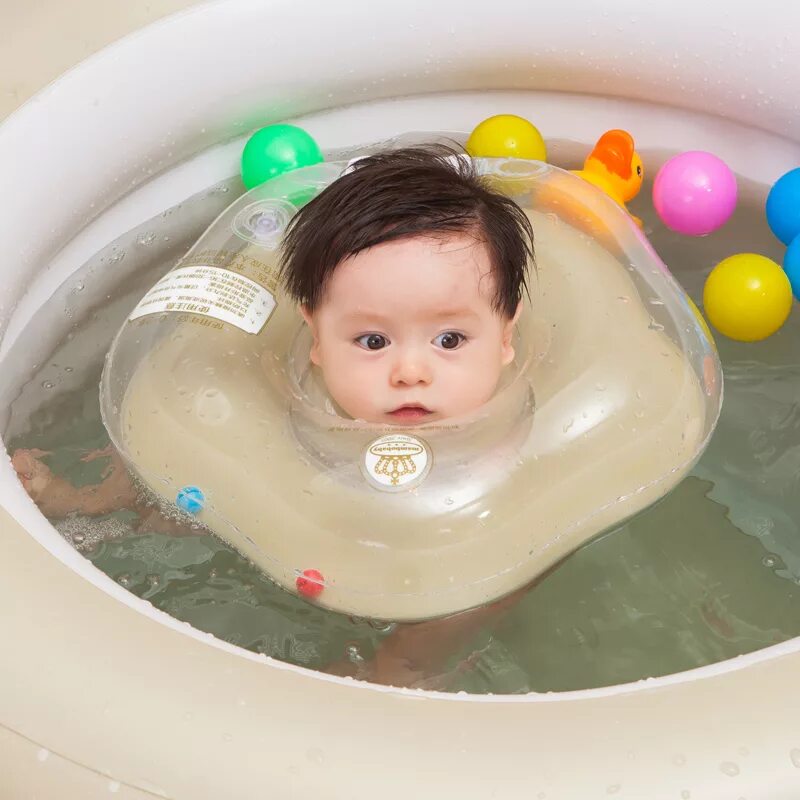 Круг на шею малыша. Круг для малышей для купания в ванной. Круг для ванны для новорожденных. Купание в кругу новорожденного. Детский круг для купания новорожденных.