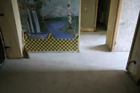 Сначала полы потом стены