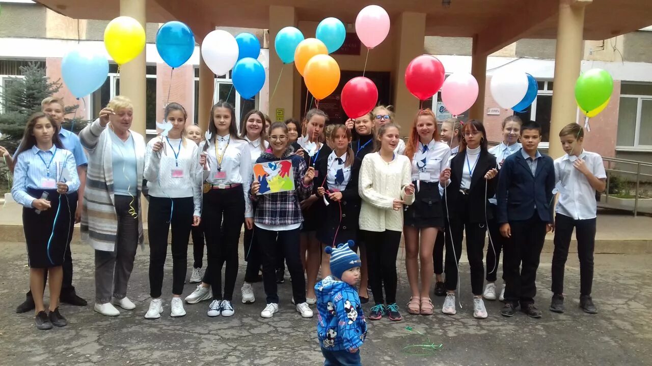 Школа жемчужинская сошдс. Элжур элжур. Нижнегорский район уваровка школа. Эл журнал. Элжур 152.