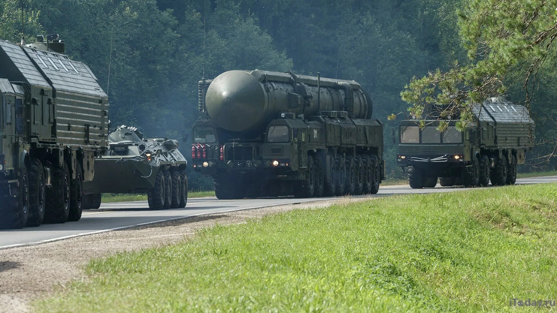 Стратегическое оружие россии. РС-24 Ярс. Ядерное оружие РФ Ярс. PC-24 «Ярс». Ракета Ярс.