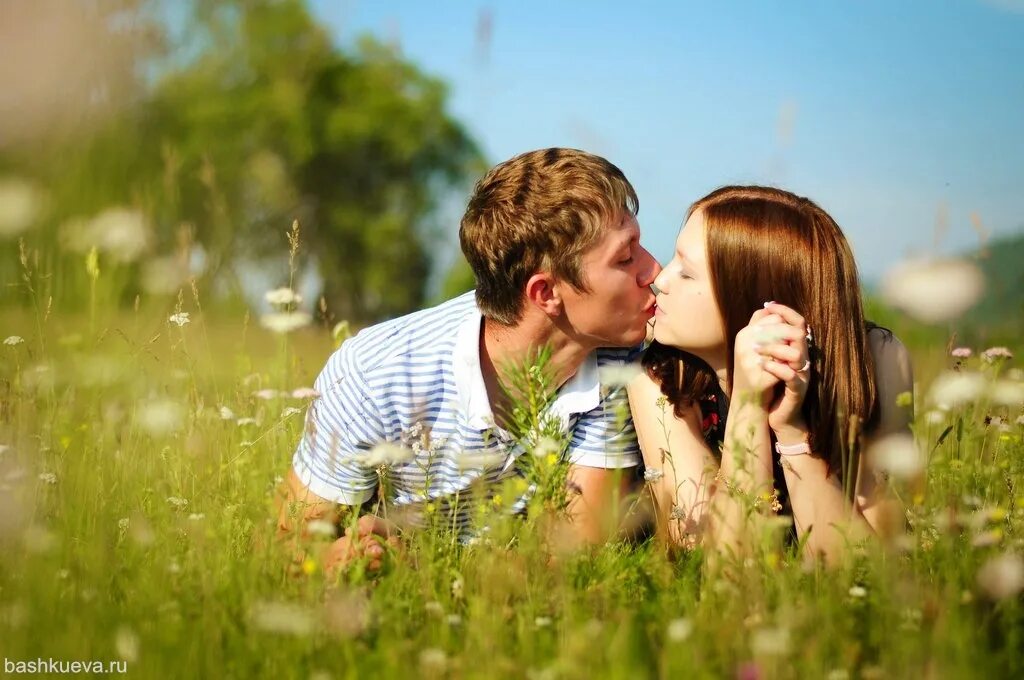 Лов лете. Лав стори фотосессия. Летняя фотосессия лав стори. Отношения Love story.