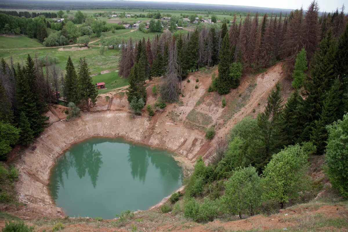 Карстовое озеро в марий эл морской глаз. Озеро в виде глаза. Голубое озеро марий эл. Озеро морской глаз в марий эл. Озеро морской глаз в марий эл.