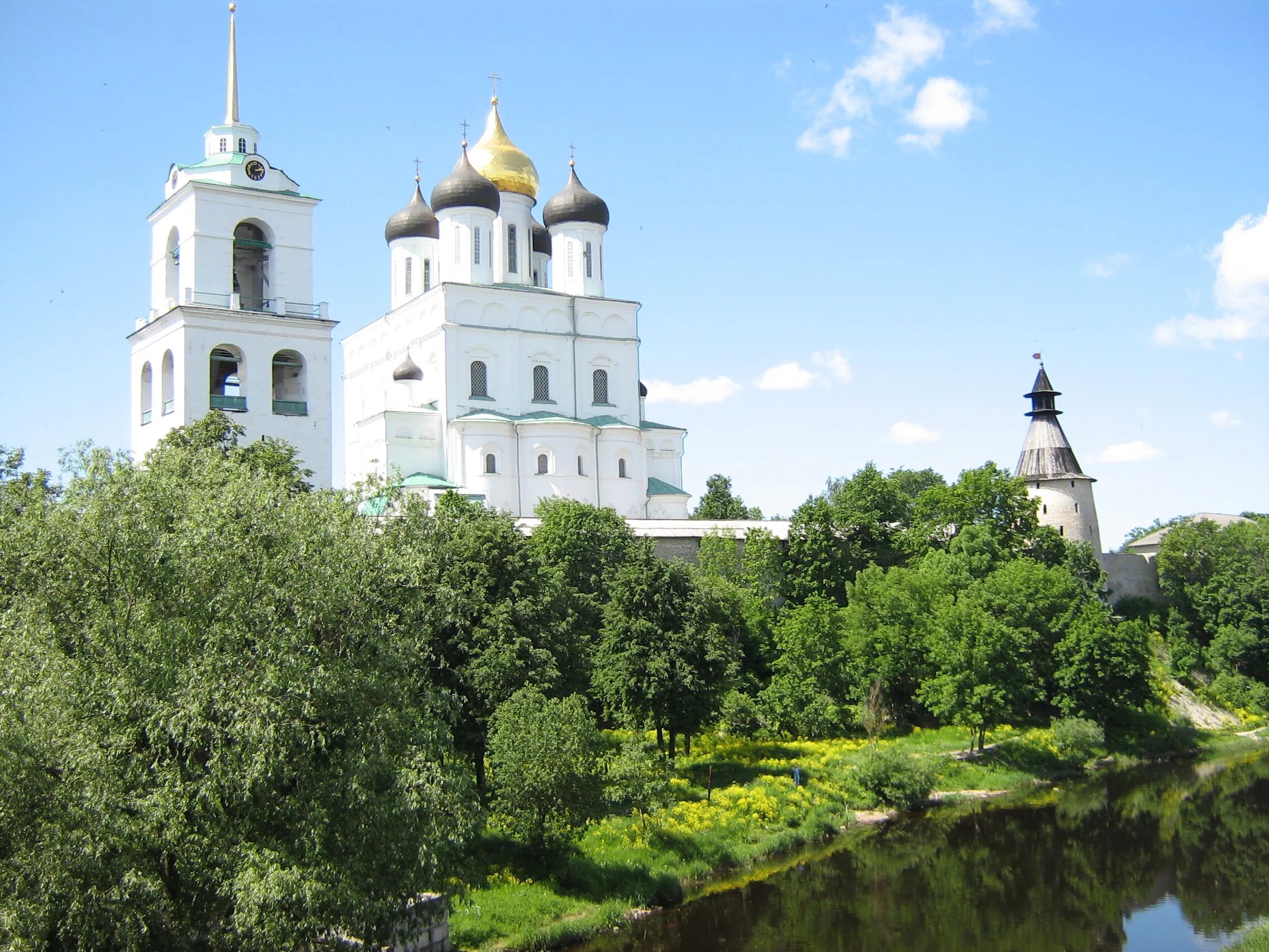 Псков свято троицкий. Церковь Святой Троицы Псков.