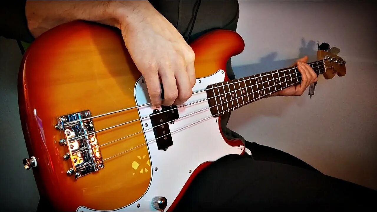 Басс стиль. Басс. The most beautiful Precision Bass. Фото профиля в стиле басс РП.