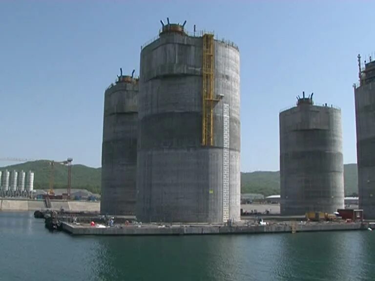 платформа беркут сахалин 1. арктика спг 2 мурманск. новатэк арктика спг-2. завод арктик спг 2. платформа сухой док врангель.