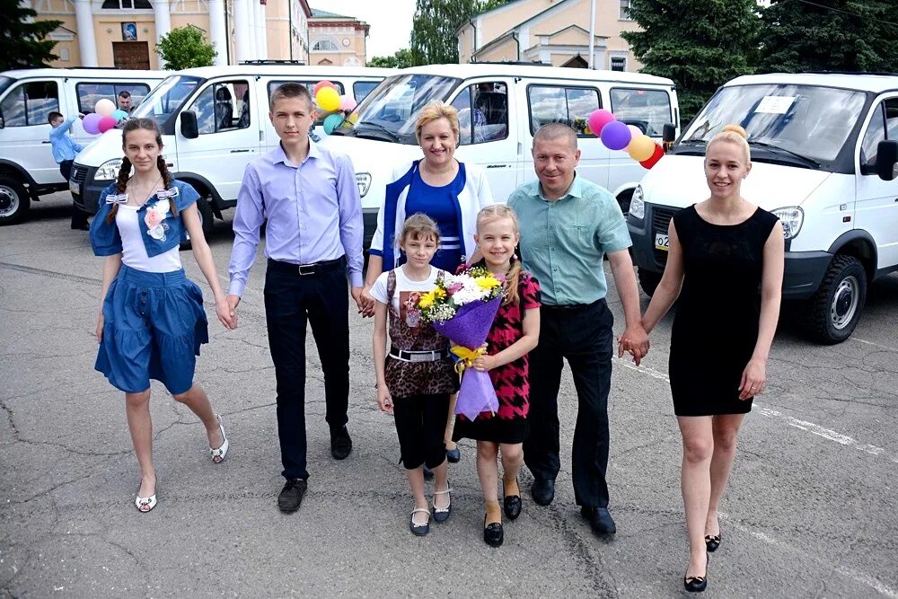 Многодетная семья. Номинация самая многодетная семья. Год семьи липецкая область. Молодая семья липецкая область. Фотосессия многодетной семьи.