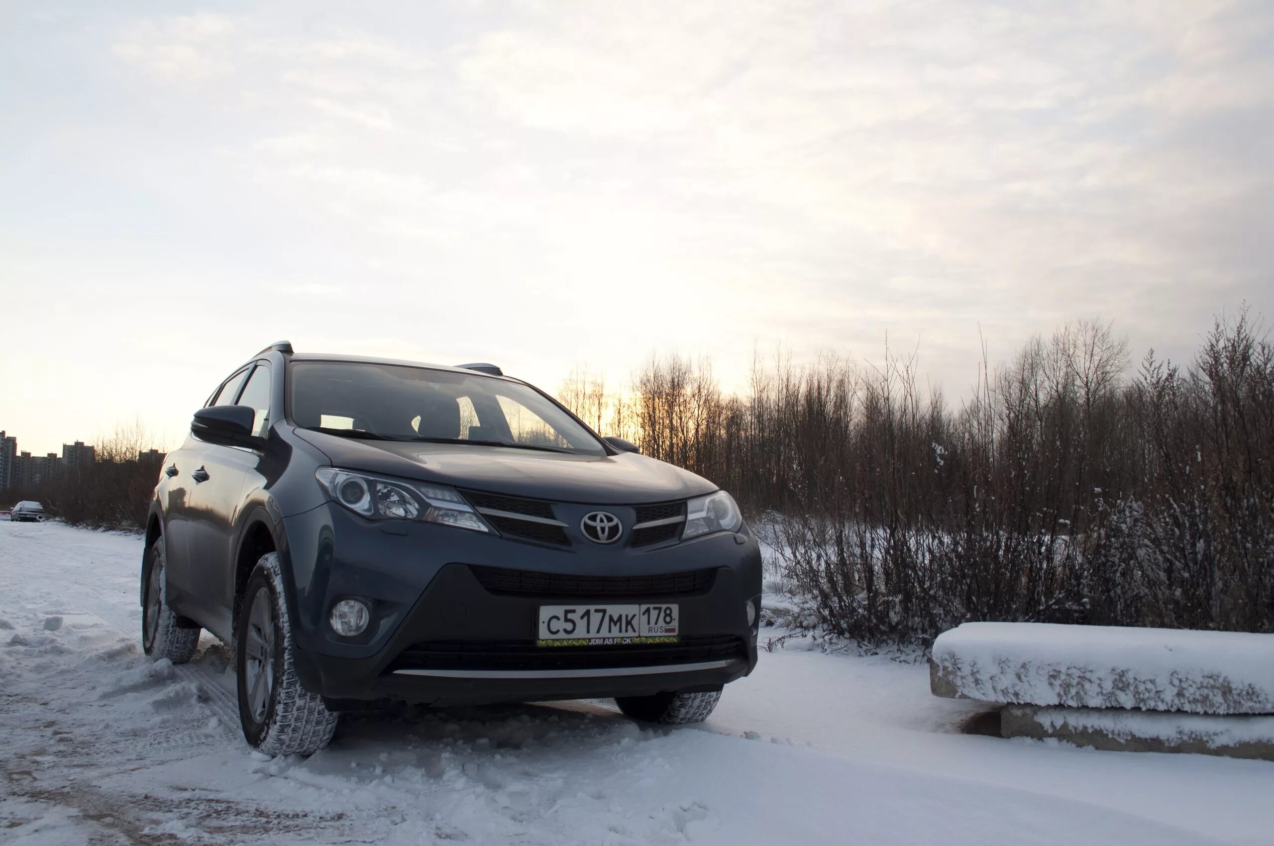 Toyota rav4 2013 Snow. Тойота рав 4 зима. RAV 4 зимой. Рав 4 в снегу. Купить рав 4 в кемеровской