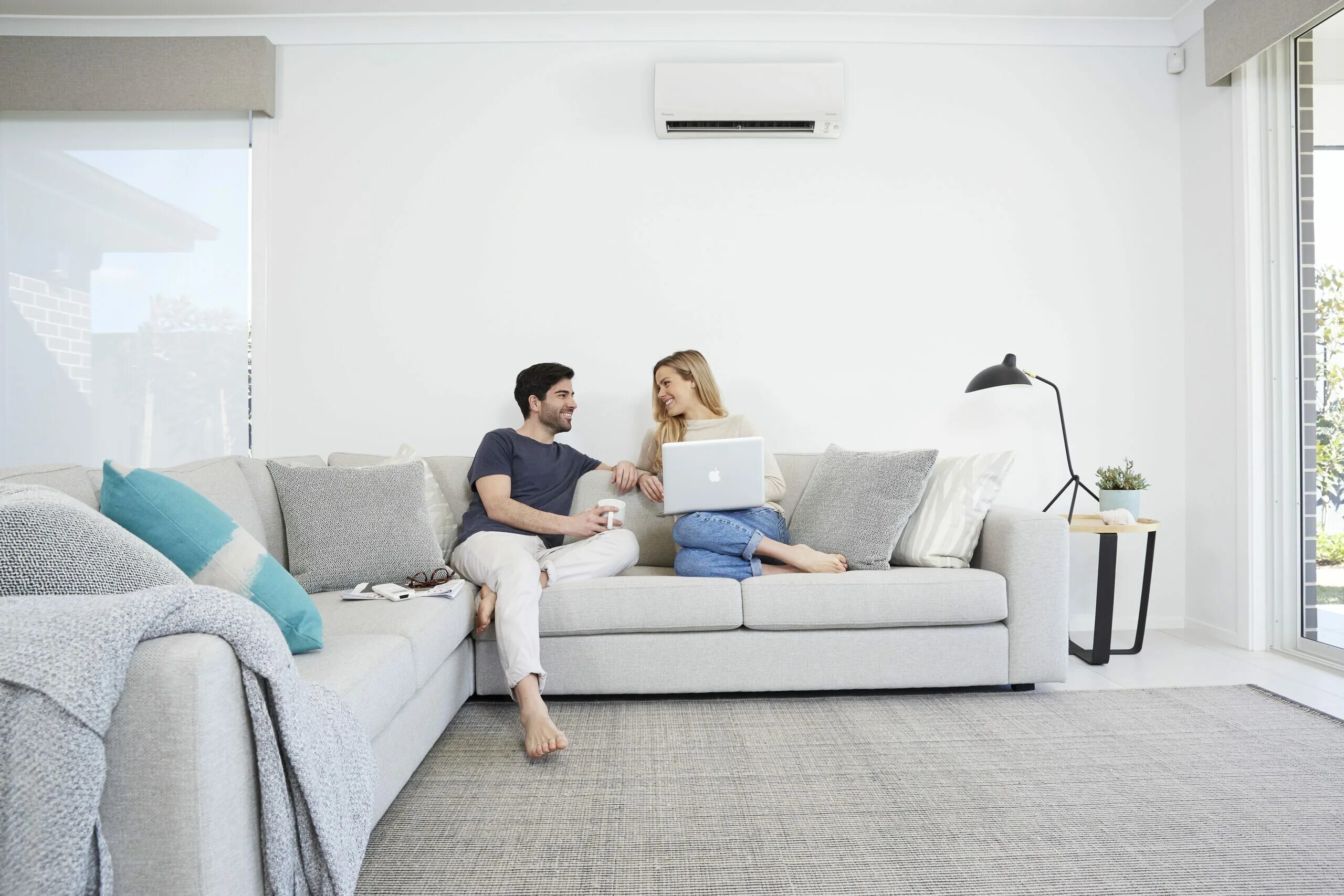 Сидят на полу вдвоем. Диван телевизор shutterstock. Люди в новой квартире. Семейная лайфстайл в маленькой квартире. Кондиционер в гостиной.